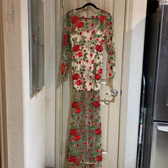 L’ATISTE embroidered dress size M. NWT